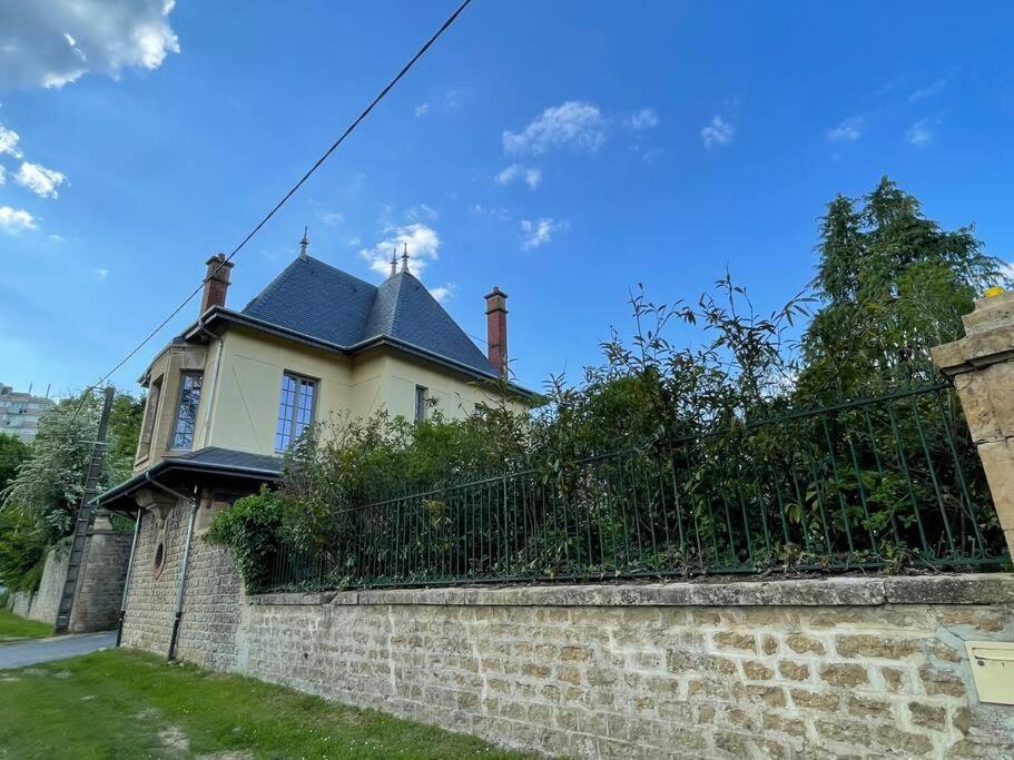 Maison Independante La Quietas Sur Les Hauteurs De Седан Екстер'єр фото